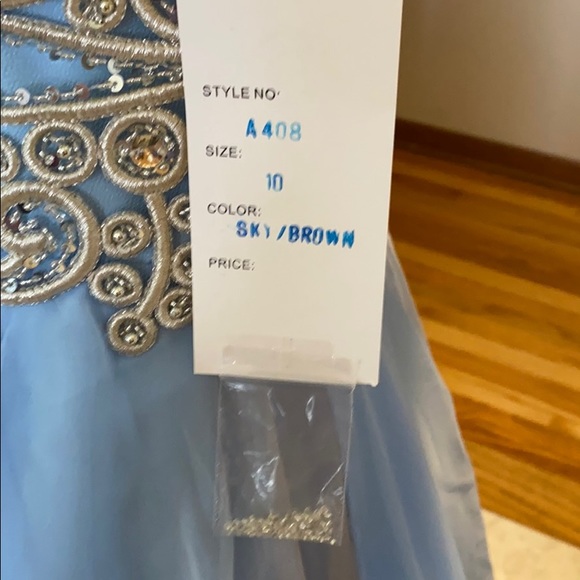 Evening gown can be worn w/w/o straps! NWT! - Picture 6 of 6